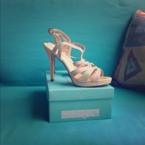 Perfect wedding/party shoe comfortable stunning